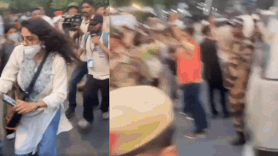 Protestor at Jantar Mantar takes bus key and flees; cops push bus after it gets stranded | Delhi News
